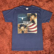 Load image into Gallery viewer, 01&#39; BROOKS &amp; DUNN COUNTRY T-SHIRT